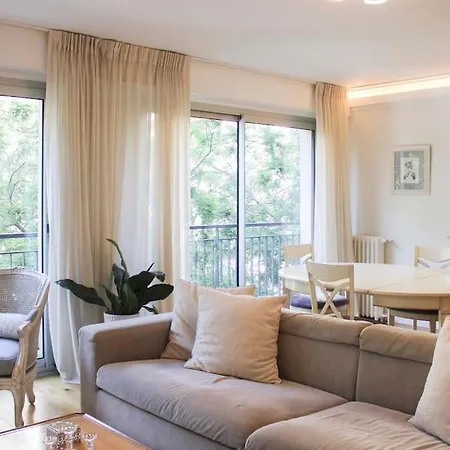 Apartament Luxieux Trocadero Tour Eiffel 90 M2 *